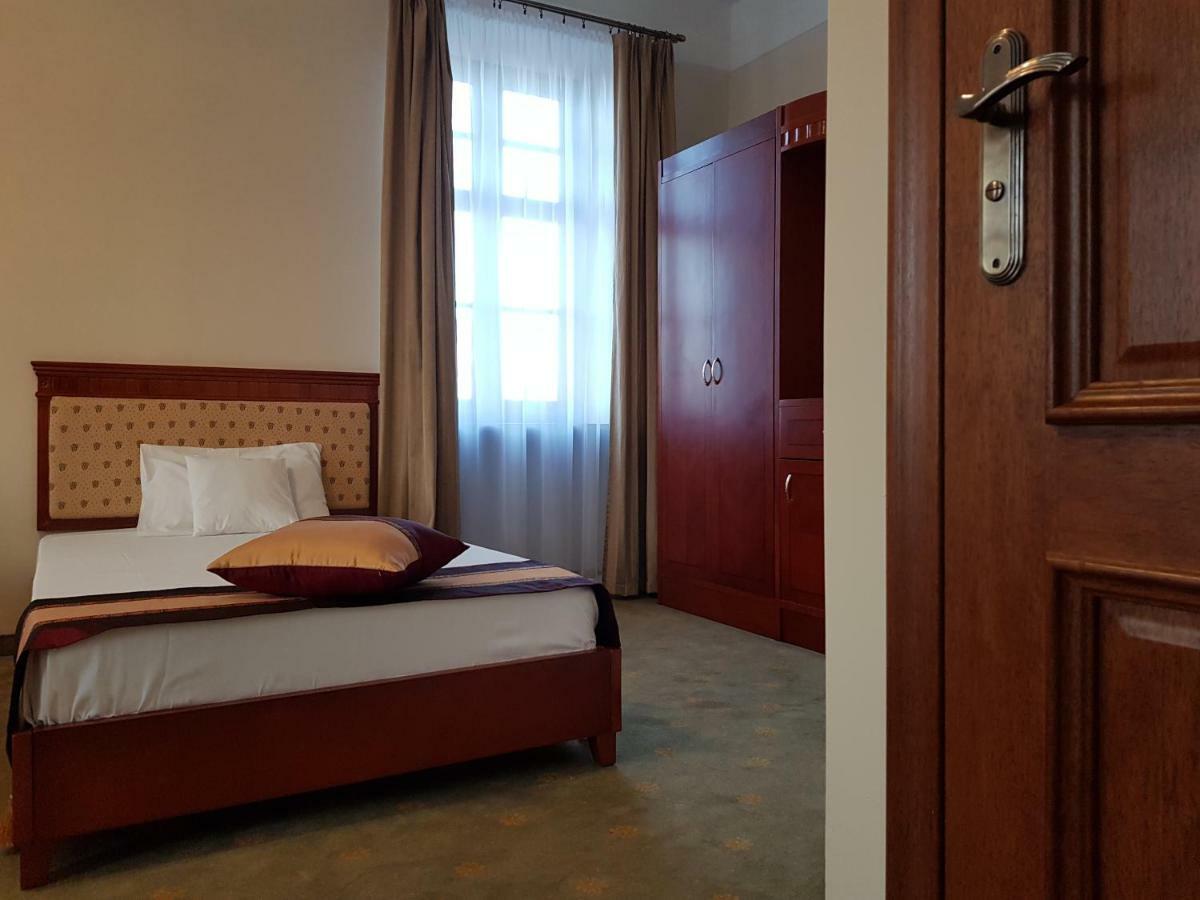 Rezydencja Pod Zegarem Trzebinia  Exterior foto